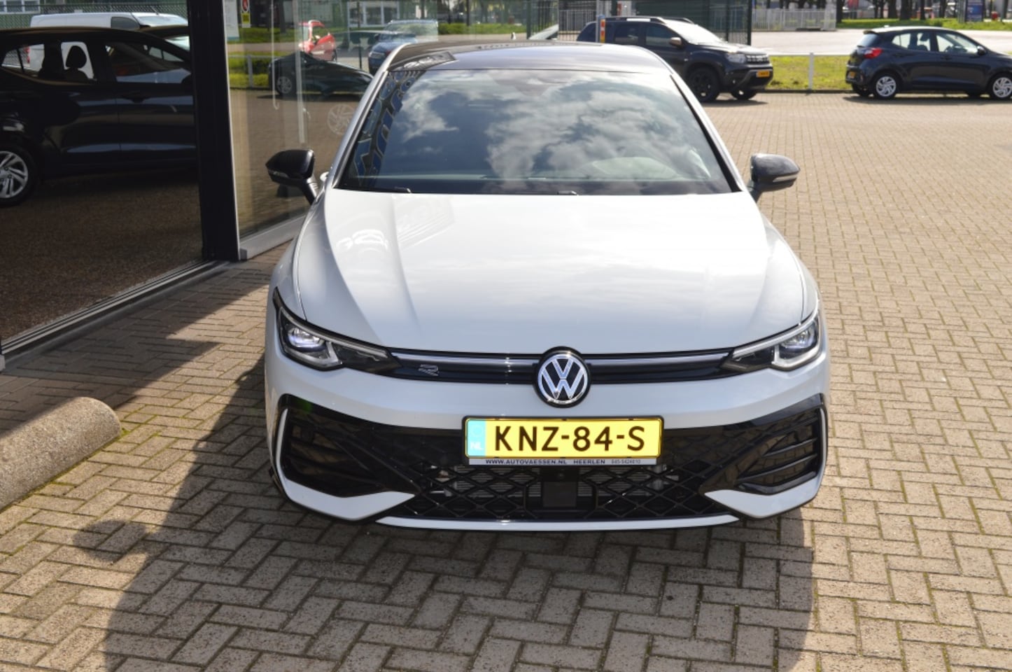 Volkswagen Golf - 1.5 eTSI R-Line 150pk Carplay 360 Camera LMV zwart dak