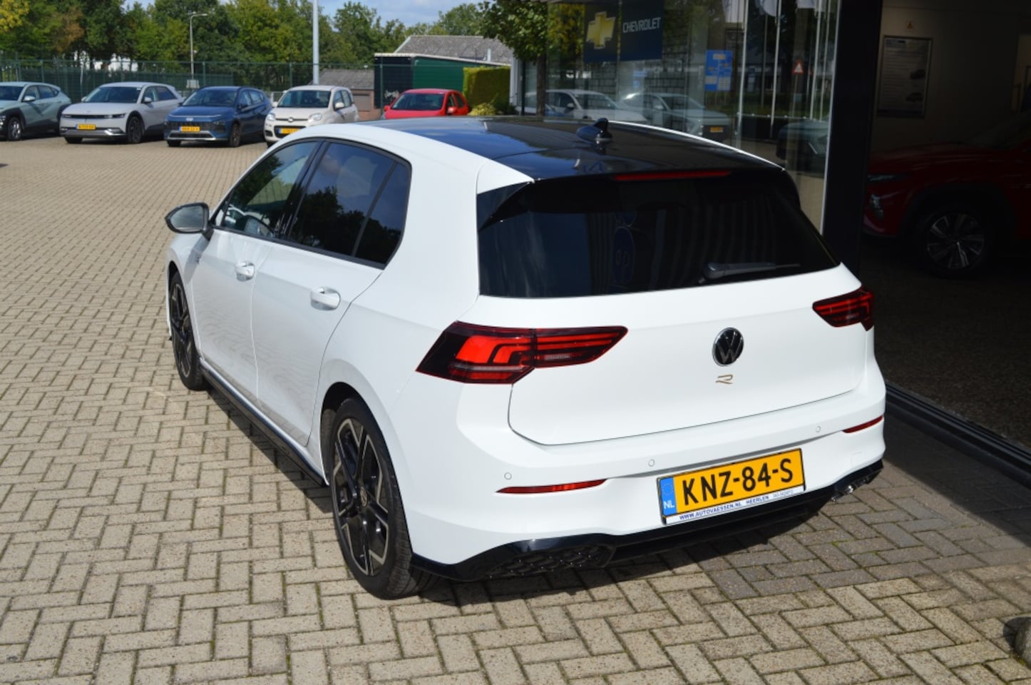 Volkswagen Golf - 1.5 eTSI R-Line 150pk Carplay 360 Camera LMV zwart dak