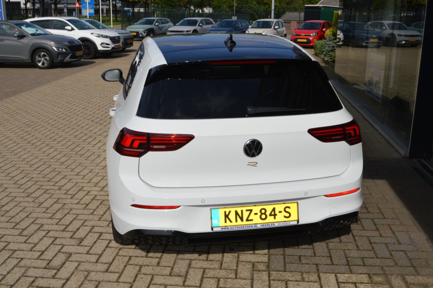 Volkswagen Golf - 1.5 eTSI R-Line 150pk Carplay 360 Camera LMV zwart dak