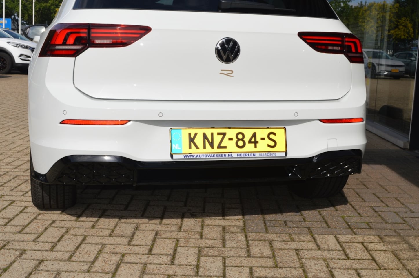 Volkswagen Golf - 1.5 eTSI R-Line 150pk Carplay 360 Camera LMV zwart dak