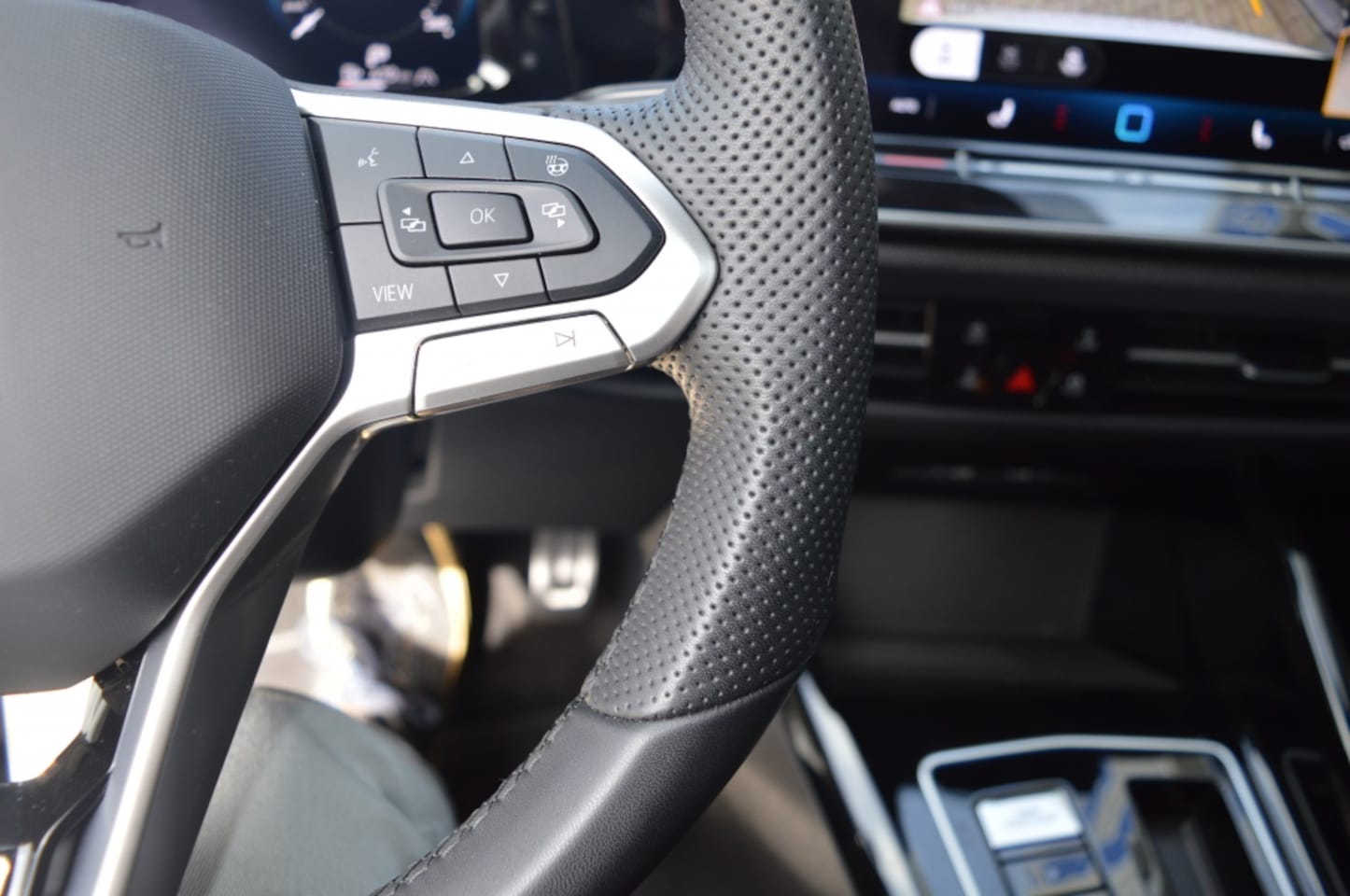 Volkswagen Golf - 1.5 eTSI R-Line 150pk Carplay 360 Camera LMV zwart dak