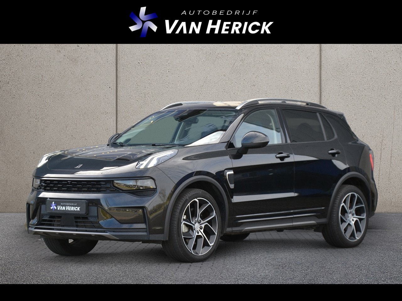 Lynk & Co 01 - 1.5 Plug-in Hybrid | Full Black | Panoramadak | 360 Camera - AutoWereld.nl