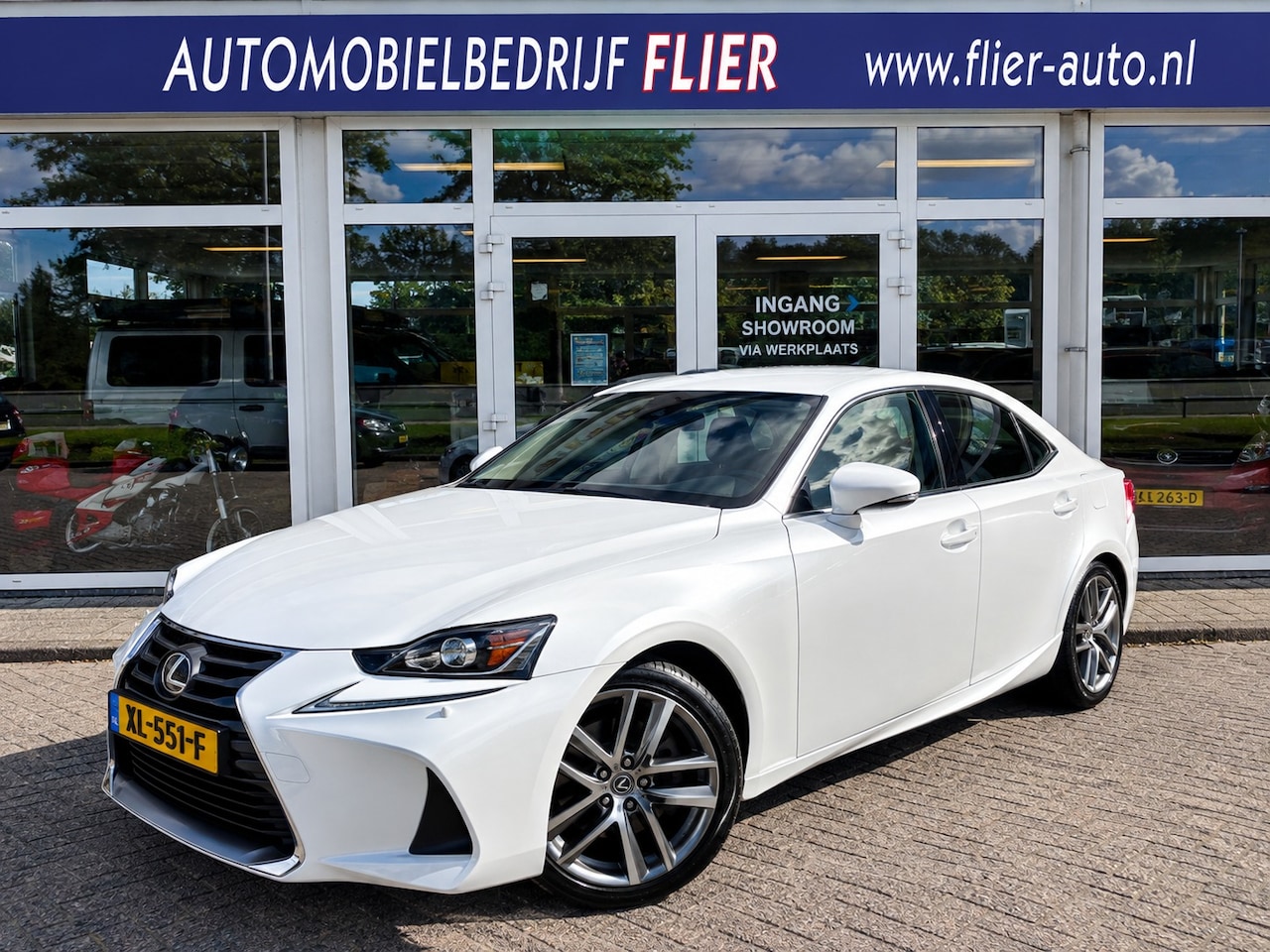Lexus IS - 300h Hybrid Business Line | Navi | Clima | NAP | Orig. NL | - AutoWereld.nl