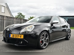 Alfa Romeo Giulietta - 1.4 Turbo 200PK QV Uitvoering|Leder|19"