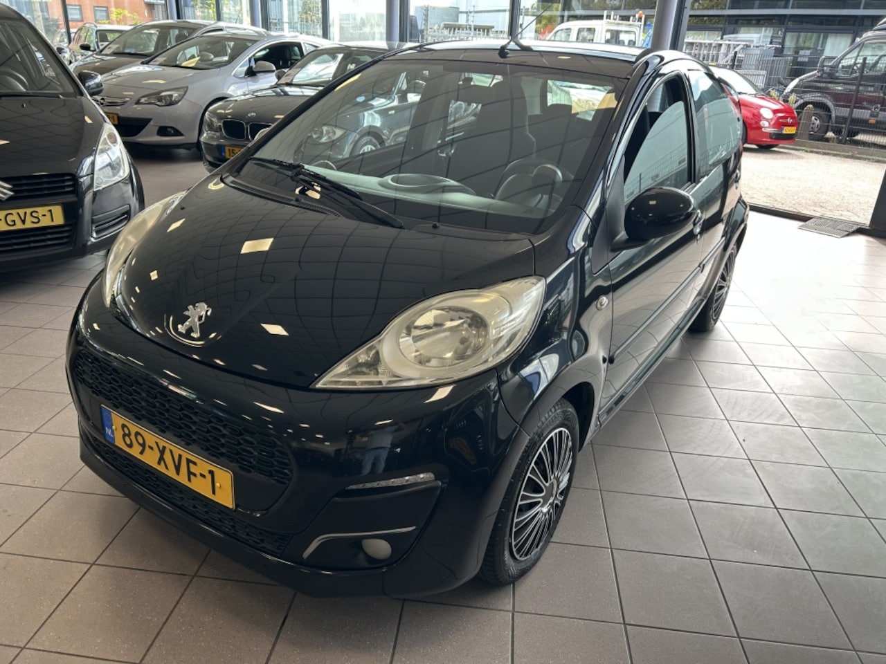 Peugeot 107 - 1.0 Envy Eerste Eig AIRCO APK 7-27 BJ 2012 !!! - AutoWereld.nl