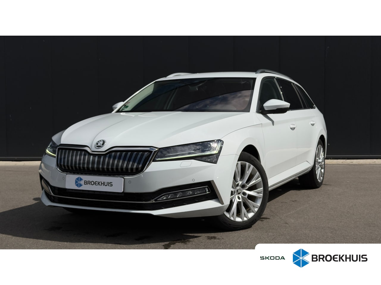 Skoda Superb Combi - 1.4 TSI 218pk iV Business Edition Plus | Trekhaak | Carplay | Camera | Cruise | Keyless | - AutoWereld.nl