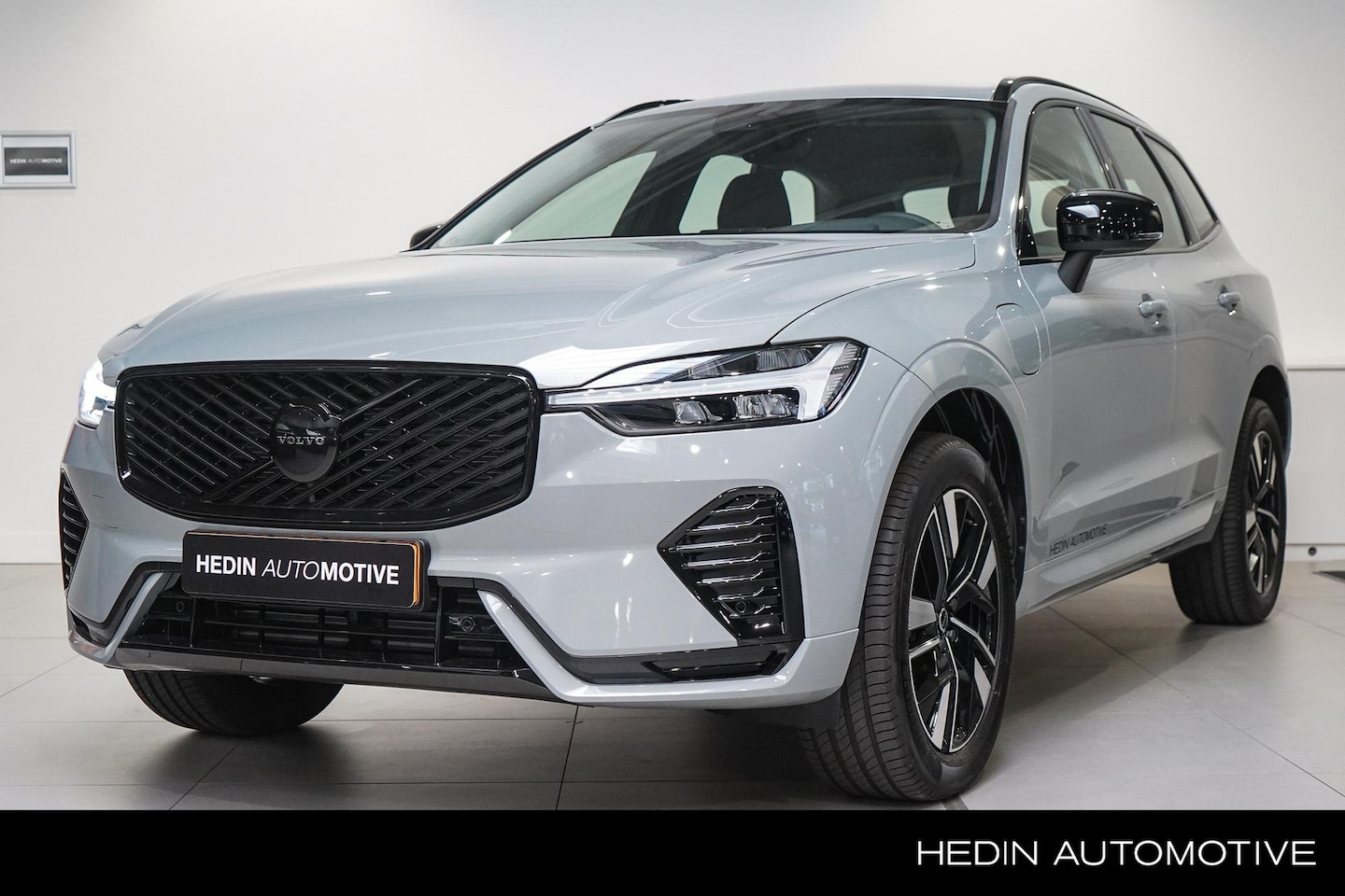 Volvo XC60 - Plus Dark T6 AWD Plug-In-Hybride 350pk | Stoel + stuurverwarming | 19 inch LMV | Harman/Ka - AutoWereld.nl
