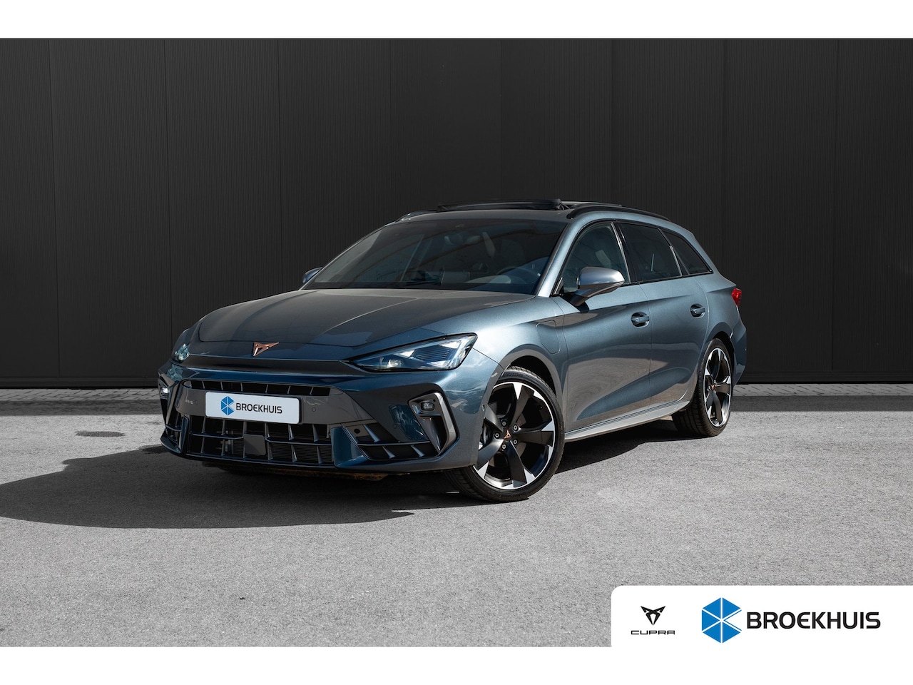 CUPRA Leon Sportstourer - 1.5 e-Hybrid 204pk Business | Panoramadak | Camera | Adaptive Cruise | 18" - AutoWereld.nl