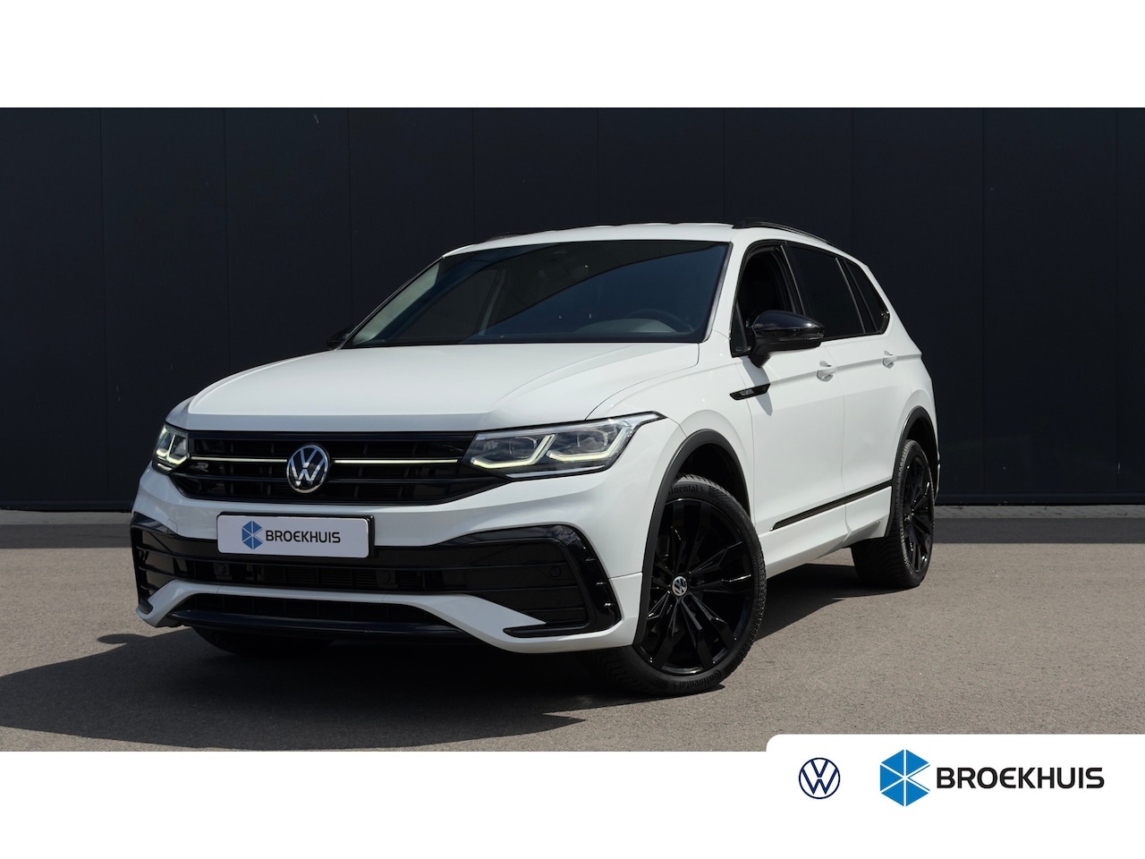 Volkswagen Tiguan Allspace - 1.5TSI DSG R-Line 7st | Camera | Apple Carplay | Blackline | | Camera | Navigatie | Apple - AutoWereld.nl