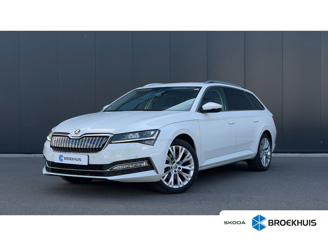 Skoda Superb Combi - 1.4 TSI 218pk iV Business Edition | Camera | Carplay | Adaptive Cruise | 18" | - AutoWereld.nl