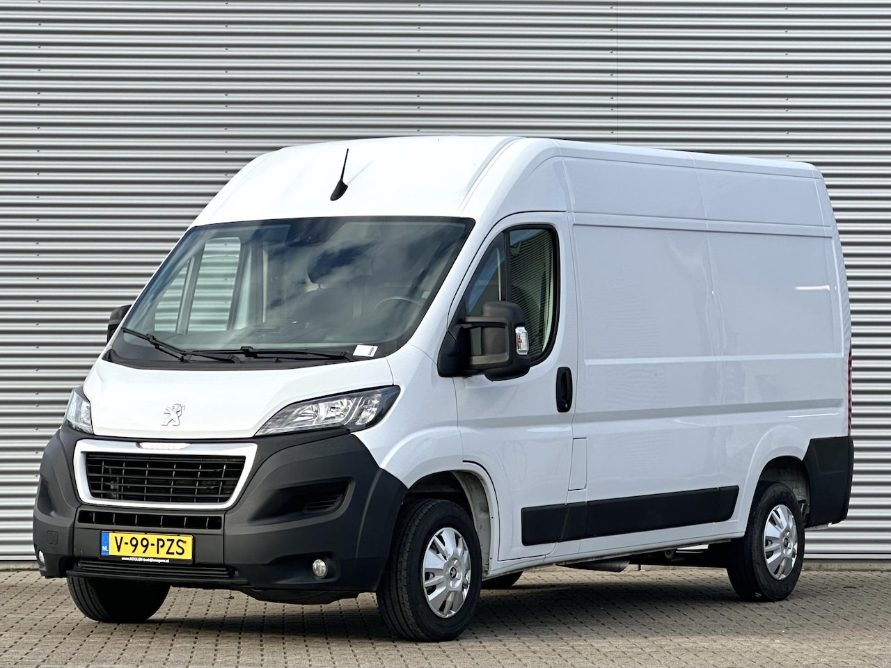 Peugeot Boxer - 2.2 BlueHDi 120 L2H2 Airco|Navi|Camera|Trekhaak - AutoWereld.nl