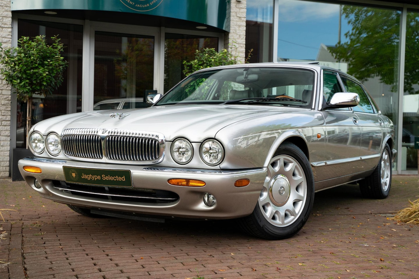 Daimler XJ - Series V8 LWB - AutoWereld.nl