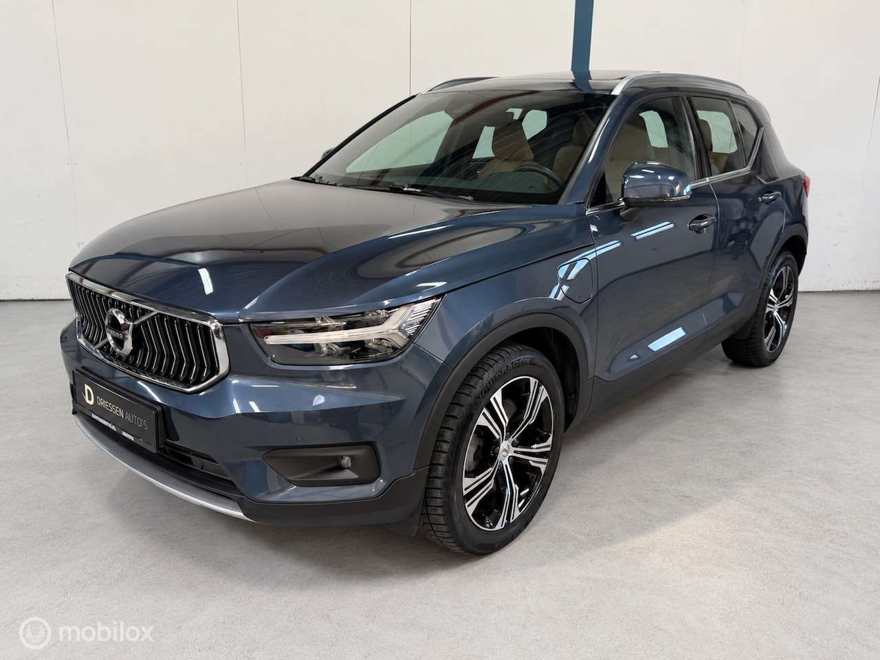 Volvo XC40 - 1.5 T5 Recharge Inscription LEER / PANO - AutoWereld.nl