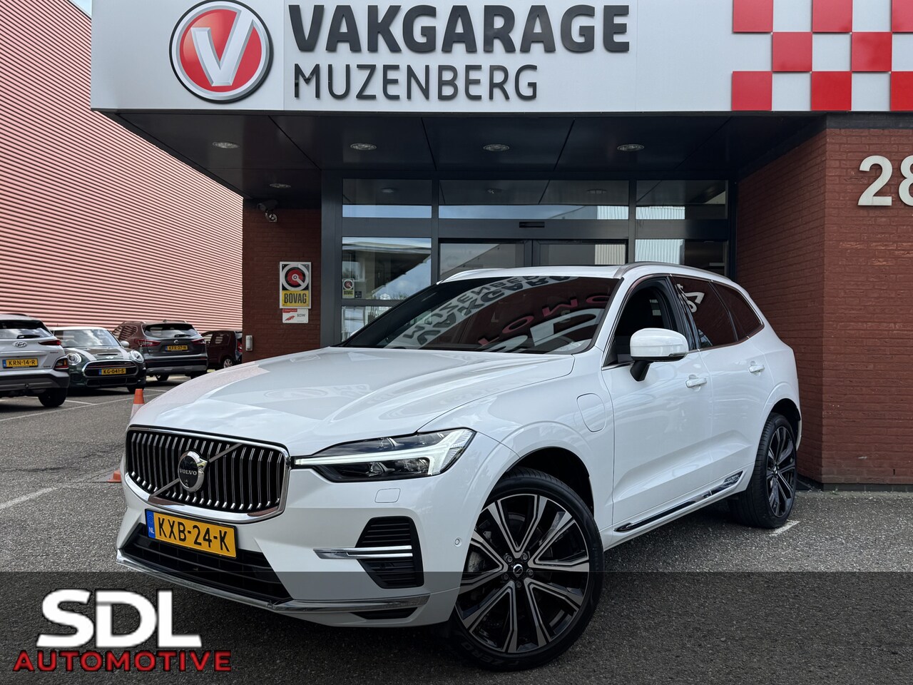 Volvo XC60 - 2.0 T8 Plug-in hybrid SOH 97,6% AWD Ultimate Bright 455PK! // ADAPT. CRUISE // PANODAK // - AutoWereld.nl