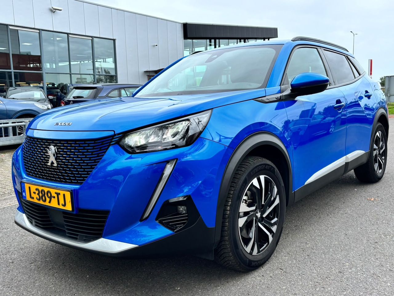 Peugeot e-2008 - BWJ 2021 EV Allure 136 PK Pack 50 kWh FULL LED | HALF LEDER | ADAPTIVE CRUISE | CAMERA | K - AutoWereld.nl
