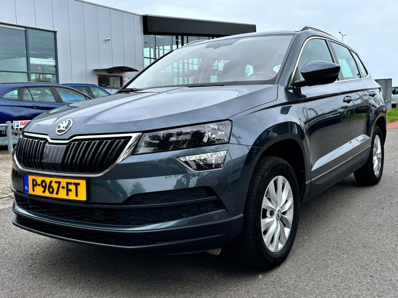 Skoda Karoq - BWJ 2021 1.5 TSI 150 PK ACT Business Edition Plus AUTOMAAT | TREKHAAK | FULL LED | STOELVE - AutoWereld.nl