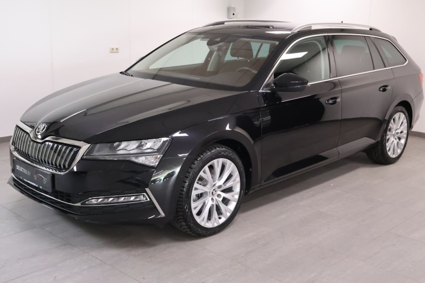 Skoda Superb Combi - 1.4 TSI iV Business Style | Panodak | 18 inch | Memory Seats - AutoWereld.nl