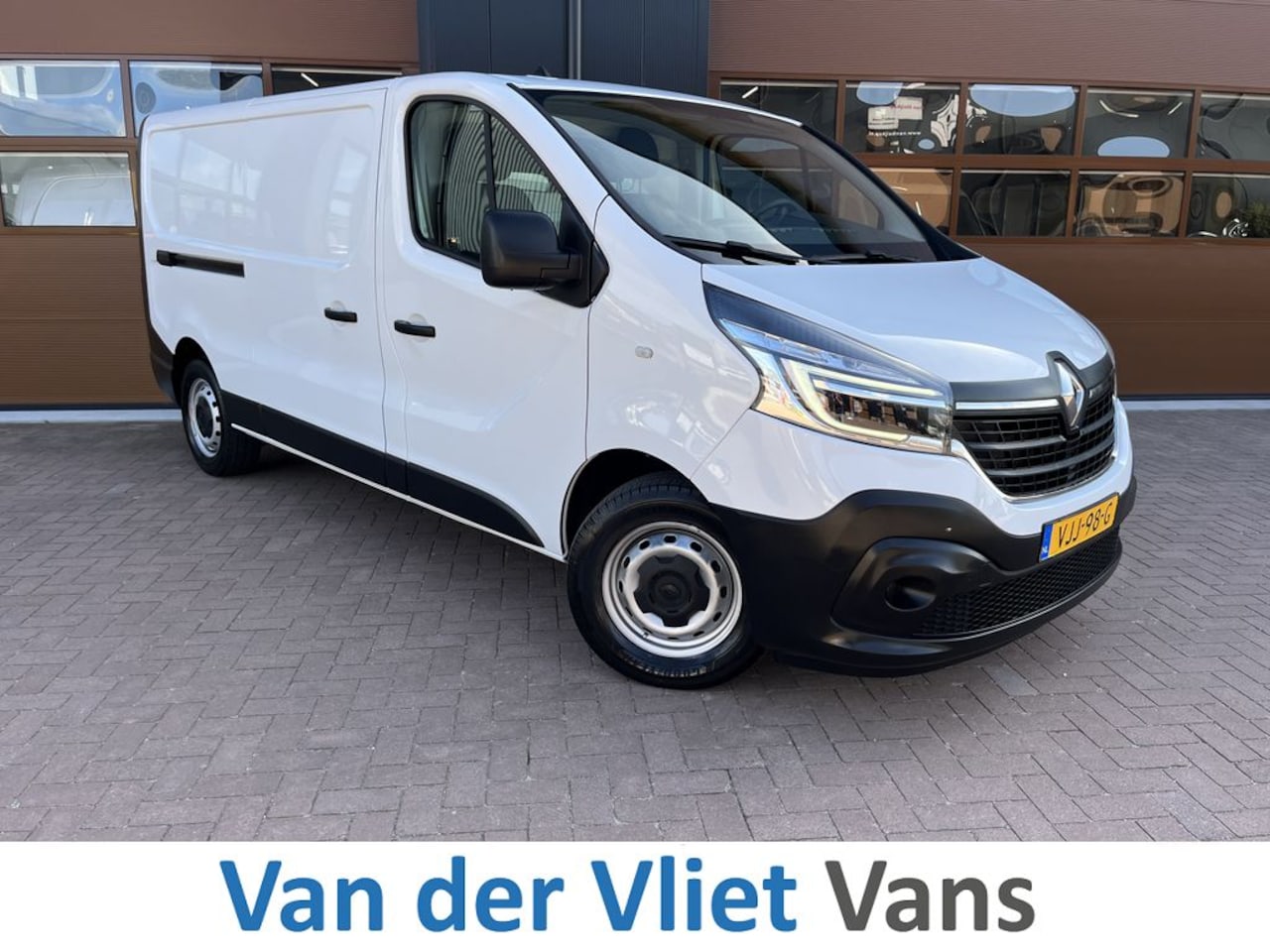 Renault Trafic - 2.0 dCi 120pk L2 Comfort Lease €287 p/m, Trekhaak, 2 Schuifdeuren, Airco, PDC, Cruise cont - AutoWereld.nl