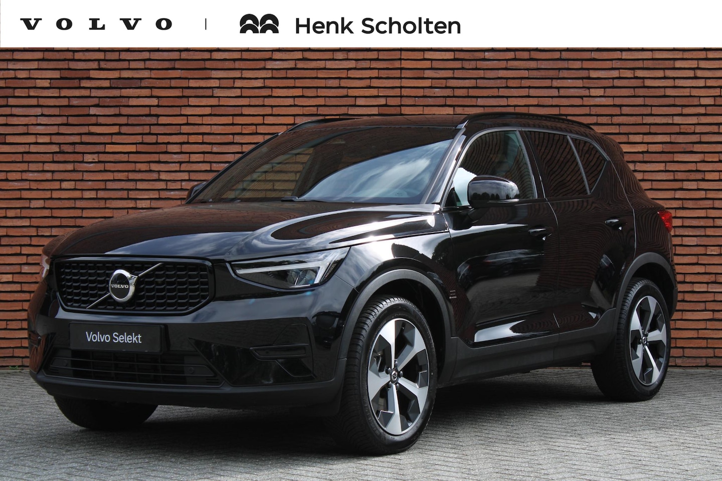 Volvo XC40 - 2.0 B4 Plus Dark | Stoel-/ stuurwielverwarming | Trekhaak, inklapbaar | Achteruitrijcamera - AutoWereld.nl