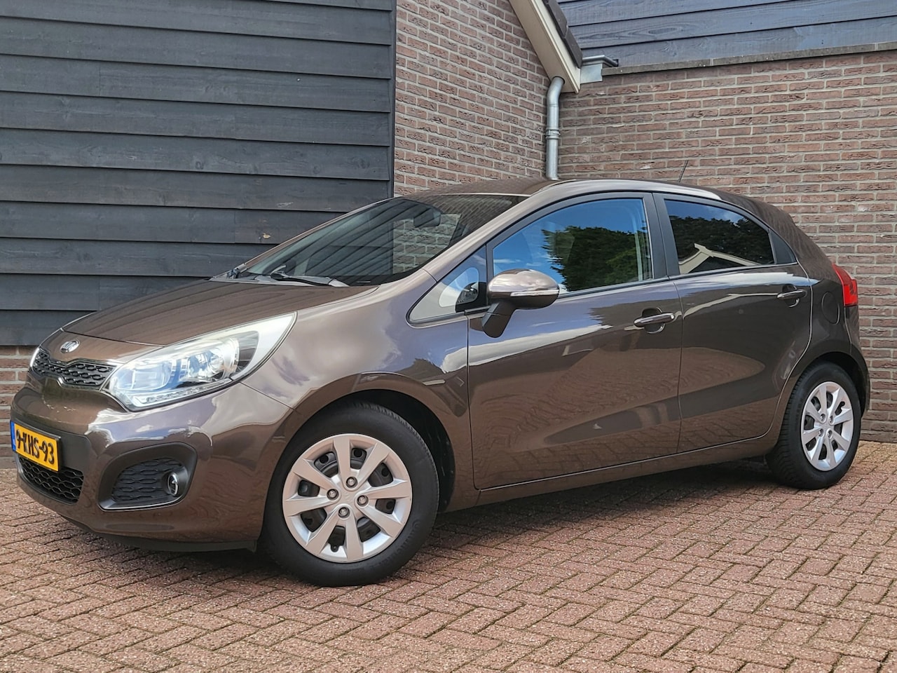 Kia Rio - 1.2 CVVT Plus Pack - N.A.P. - Achteruitrij camera - AutoWereld.nl