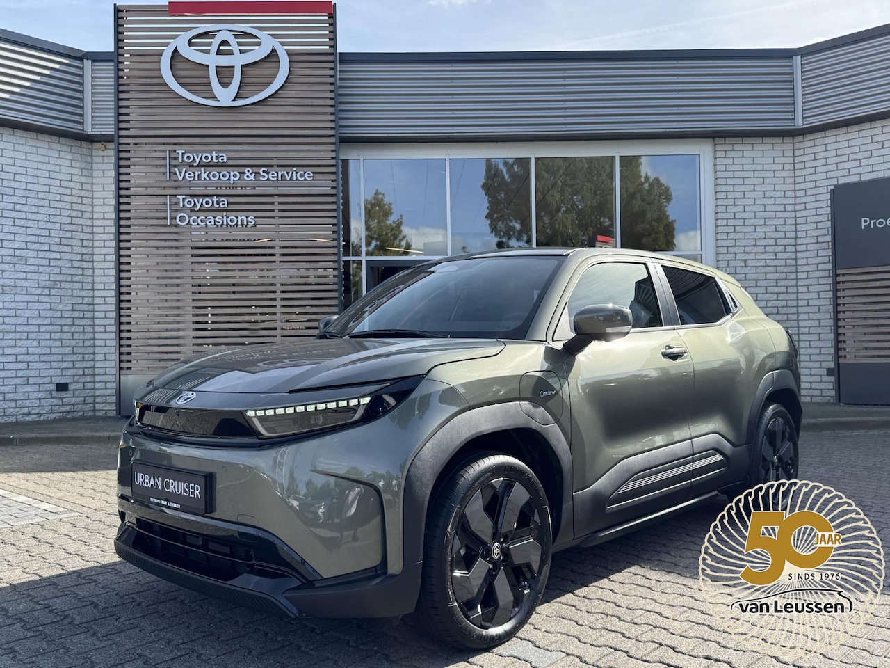 Toyota Urban Cruiser - EXECUTIVE 61 KWH NIEUW EN DIRECT UIT VOORRAAD LEVERBAAR!!! PANODAK STOEL/STOELVERW WARMTEP - AutoWereld.nl