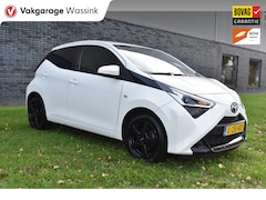 Toyota Aygo - 1.0 VVT-i x Airco Cruise-control Lichtmetalen velgen
