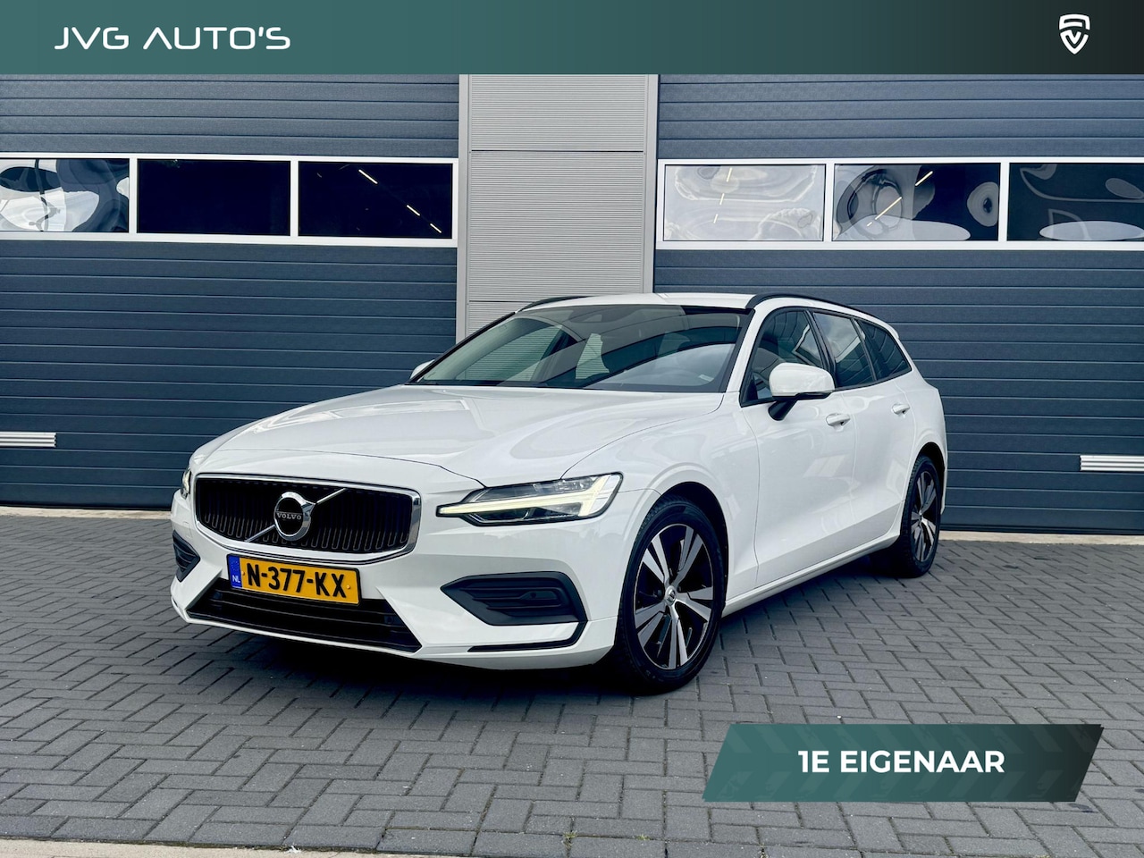 Volvo V60 - 2.0 B3 Momentum Advantage NAP/ BTW/ LED/ Nav/ 1e eigenaar/ Camera/ Voorruitspiraal/ Apple - AutoWereld.nl
