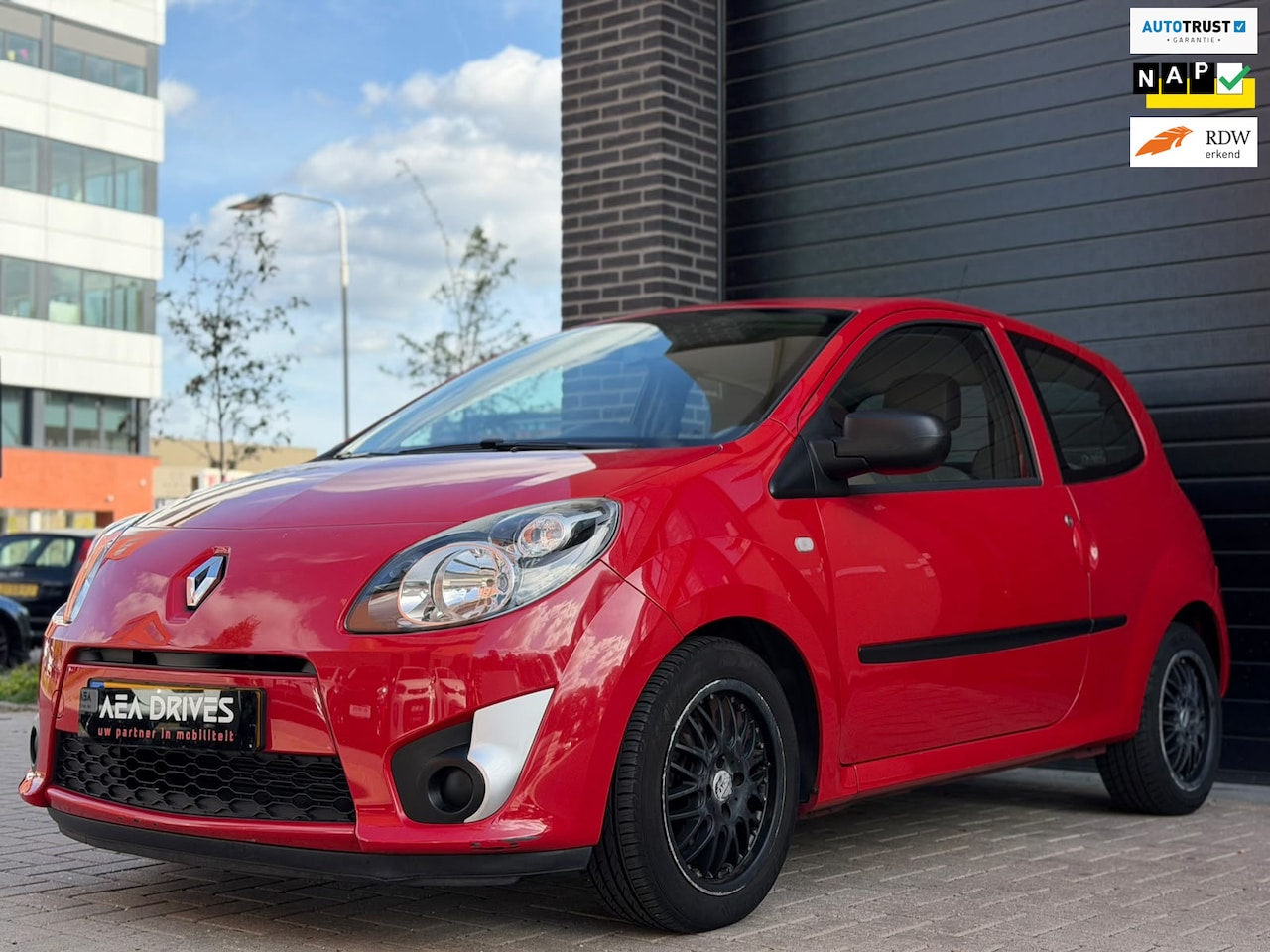 Renault Twingo - 1.2 Ferrari Rood Dist+Waterpomp vervangen Nieuwe apk!! - AutoWereld.nl