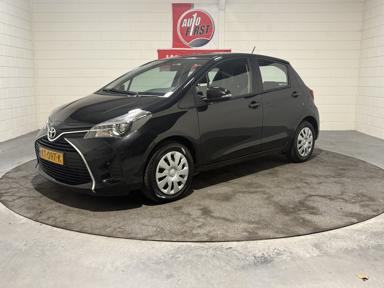 Toyota Yaris - 1.3 VVT-i Business Plus Automaat, 1e eigenaar, Dealer onderhouden, Airco, Cruise control, - AutoWereld.nl