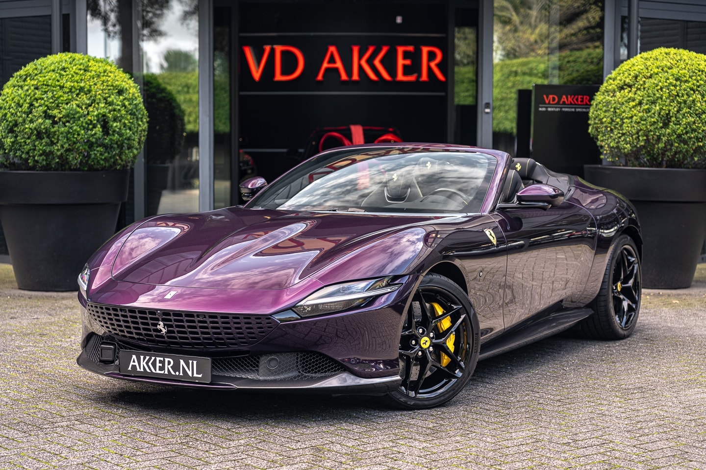 Ferrari Roma Spider - | Viola Hong Kong | Carbon Pack | 360° Cam | Daytona Stoleen - AutoWereld.nl
