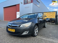 Opel Astra - 1.6 Cosmo Executive Automatische Airco/Navi/PDC/Cruise/19" LM/Lange APK