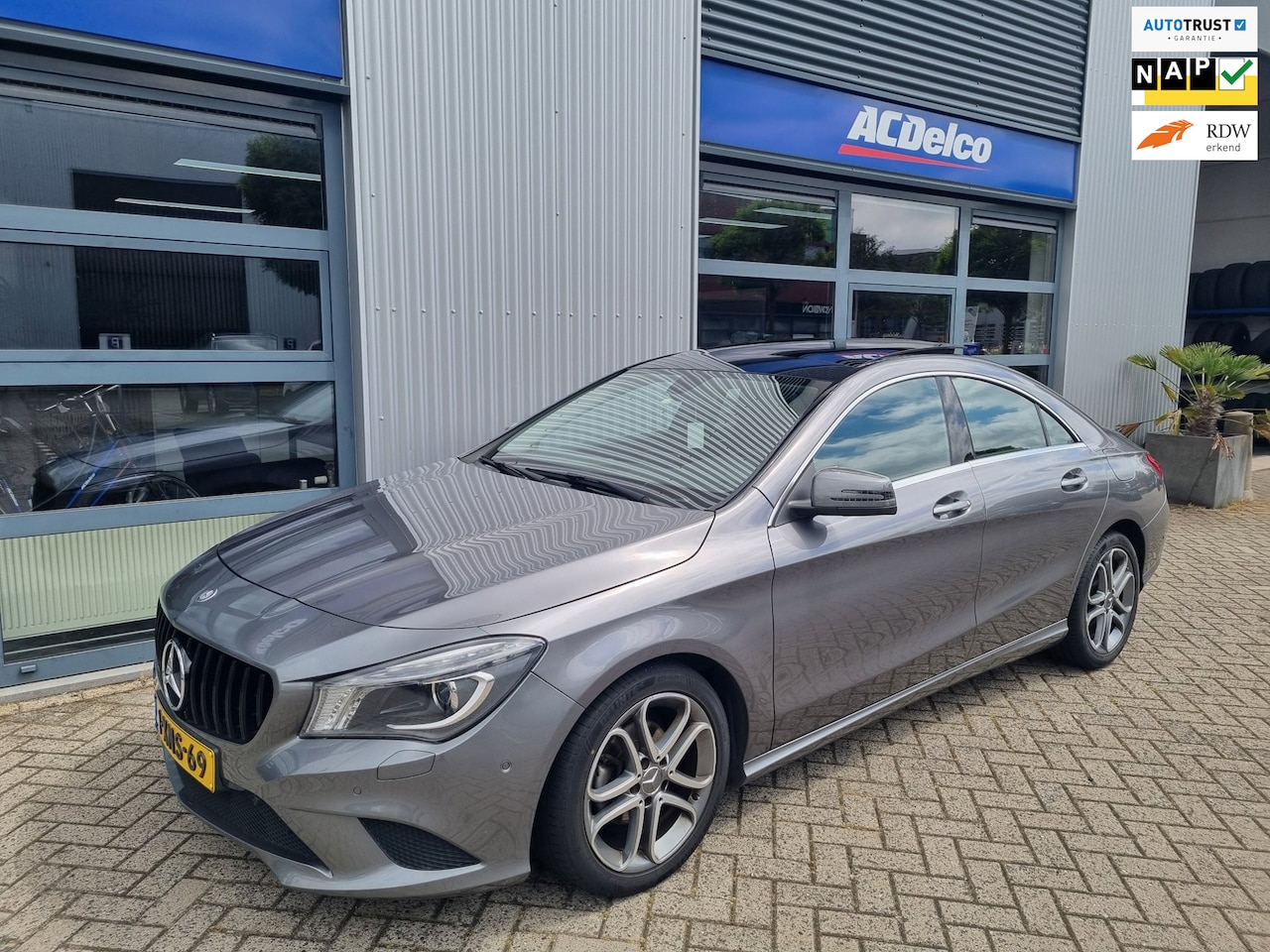 Mercedes-Benz CLA-Klasse - 180 BlueEFF. Ambition / pano dak / klasse 3 / navi - AutoWereld.nl
