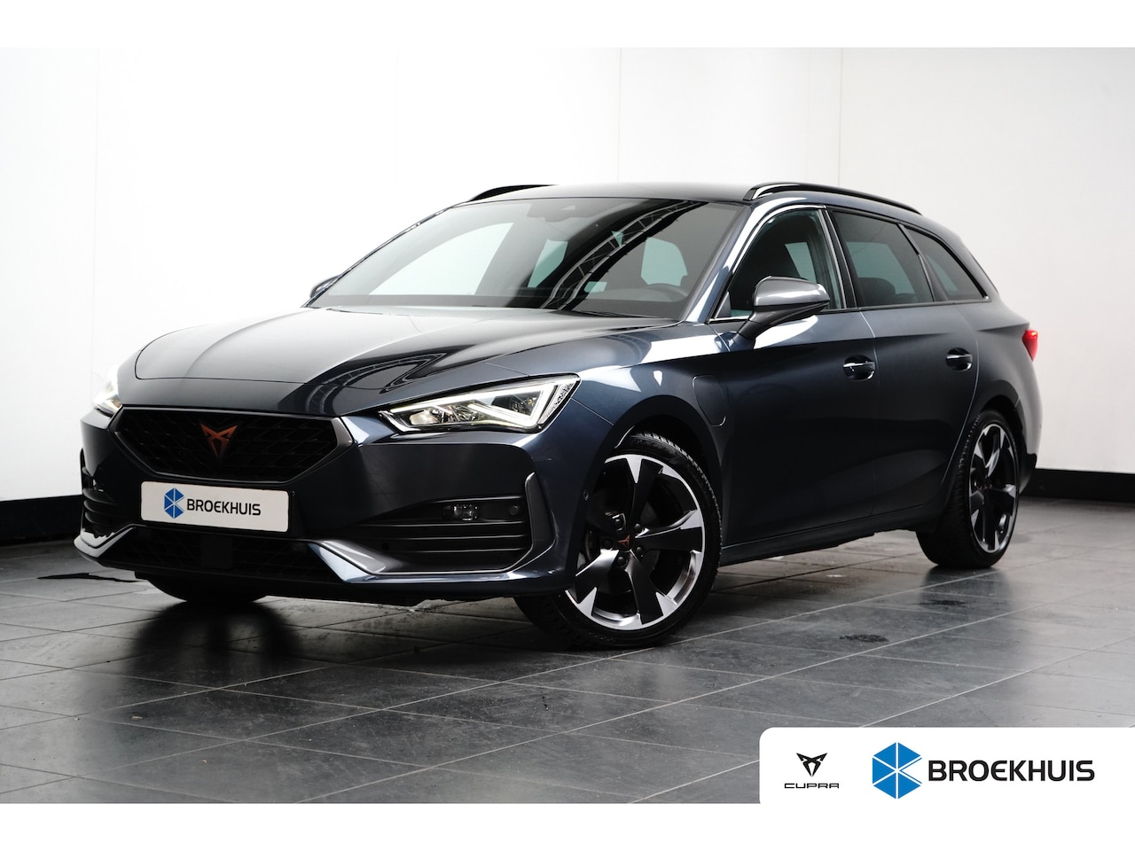 CUPRA Leon Sportstourer - e-Hybrid l Camera l Stuurverwarming l Adapt. Cr Control l Full LED l 18" l PDC V & A l Nav - AutoWereld.nl