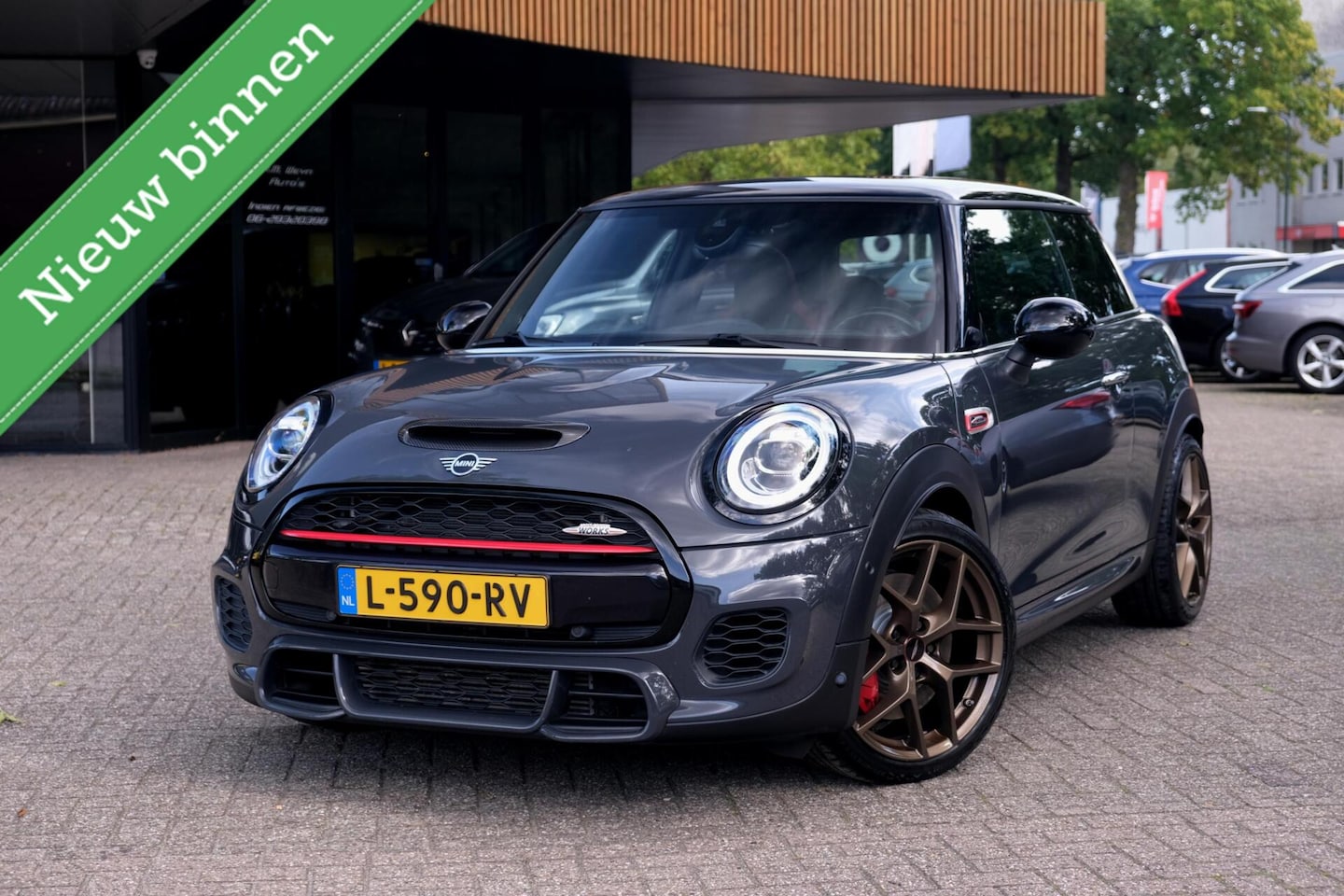 MINI 3-Deurs - 2.0 John Cooper Works Chili|Rijklaar!|Eventuri|ACC|PANO|HUD|HK|Keyless|Carplay|JWC|Alcanta - AutoWereld.nl
