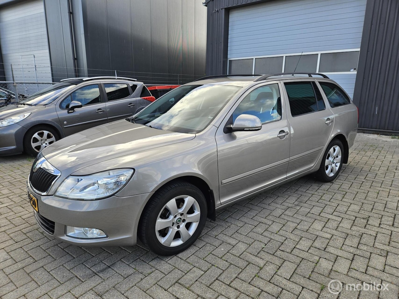 Skoda Octavia Combi - 1.4 TSI Ambition AIRCO/CRUISE/NAVI/APK 09/2027 - AutoWereld.nl