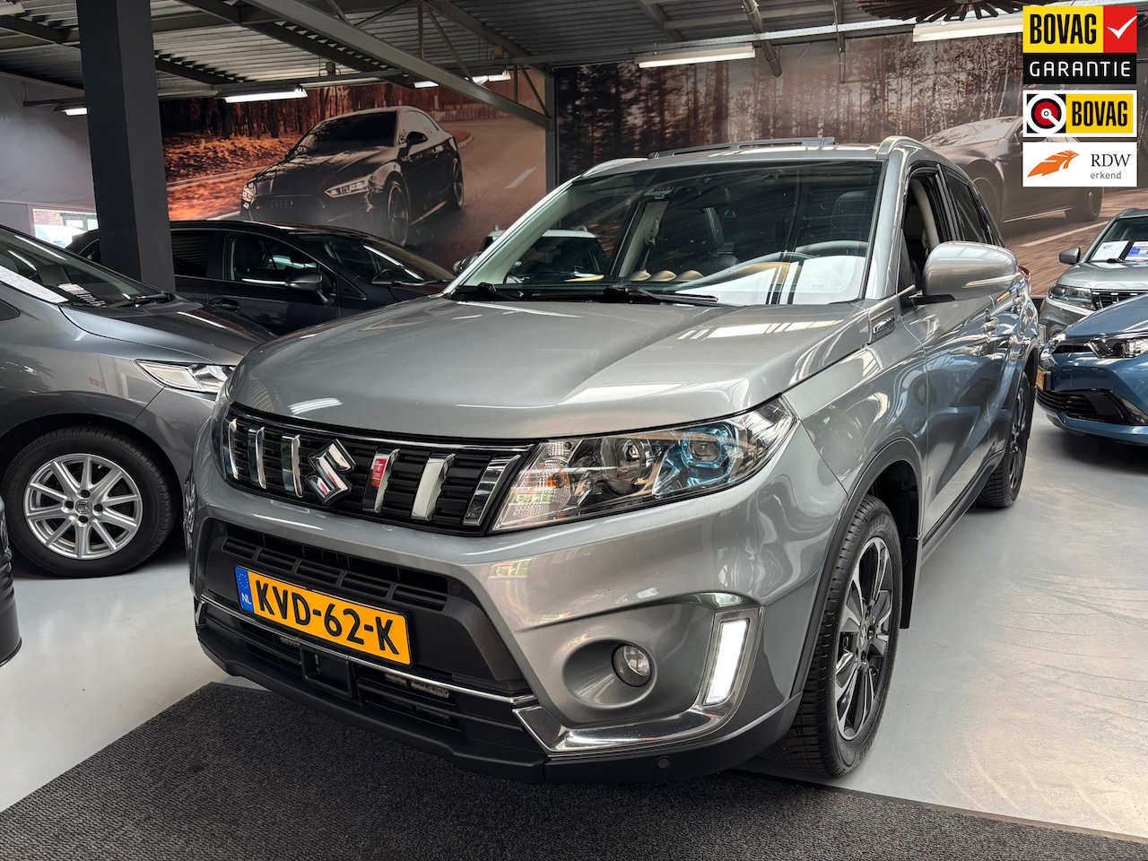 Suzuki Vitara - 1.0 Boosterjet Stijl / Camera / Panorama Dak - AutoWereld.nl