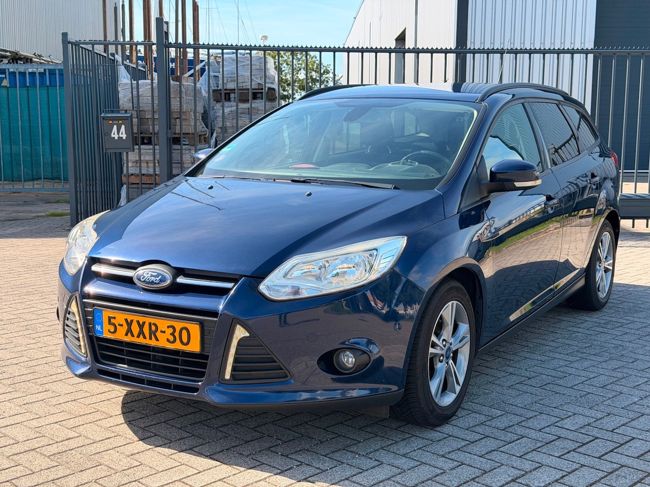 Ford Focus Wagon - 1.0 EcoBoost Titanium Clima Stoelvrw Navi - AutoWereld.nl