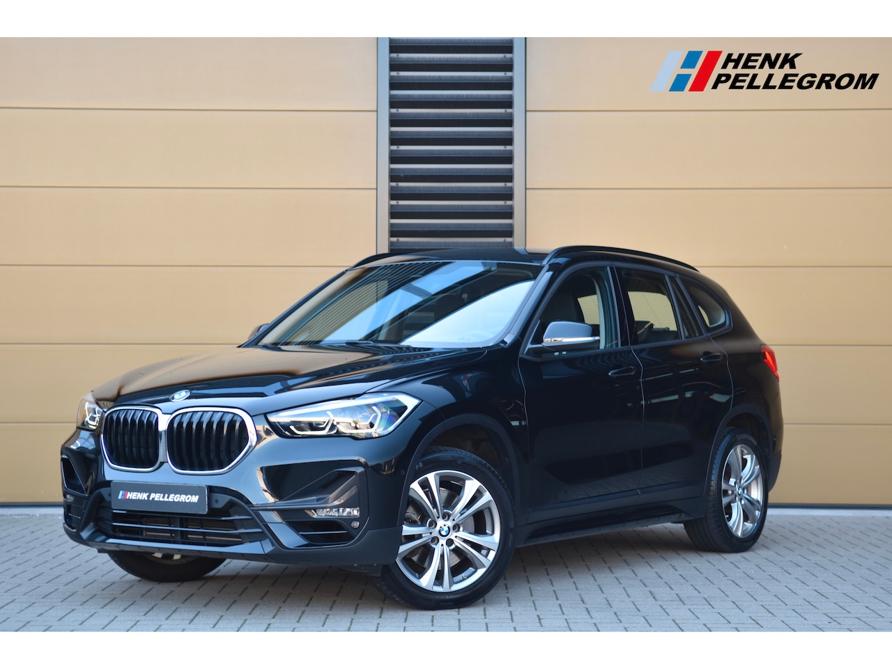 BMW X1 - sDrive20i High Executive * Sportstoelen * Trekhaak * Lichtpakket * LED * - AutoWereld.nl