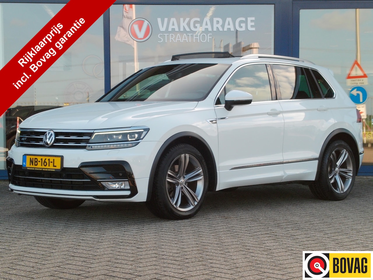 Volkswagen Tiguan - 1.4 TSI R-Line, Trekhaak / Elektr. Schuifdak / Full LED / Carplay + Android Auto / 19' LMV - AutoWereld.nl