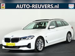BMW 5-serie Touring - 530e xDrive Business Edition Plus Navi / Cruise / HUD / Panorama / Carplay