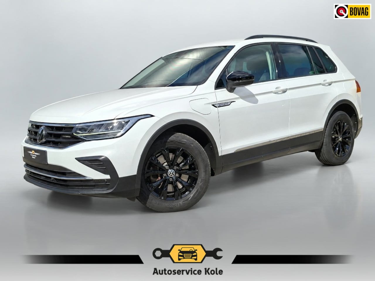 Volkswagen Tiguan - 1.4 TSI eHybrid LIFE PHEV * Navigatiesysteem * Parkeercamera * Elektrische achterklep * - AutoWereld.nl