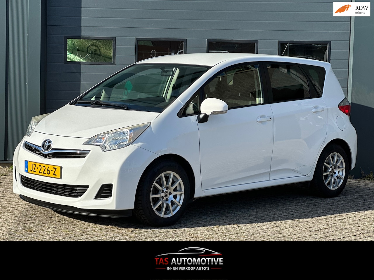 Toyota Verso S - 1.3 VVT-i Comfort Plus AUTOMAAT/CRUISE/AIRCO - AutoWereld.nl
