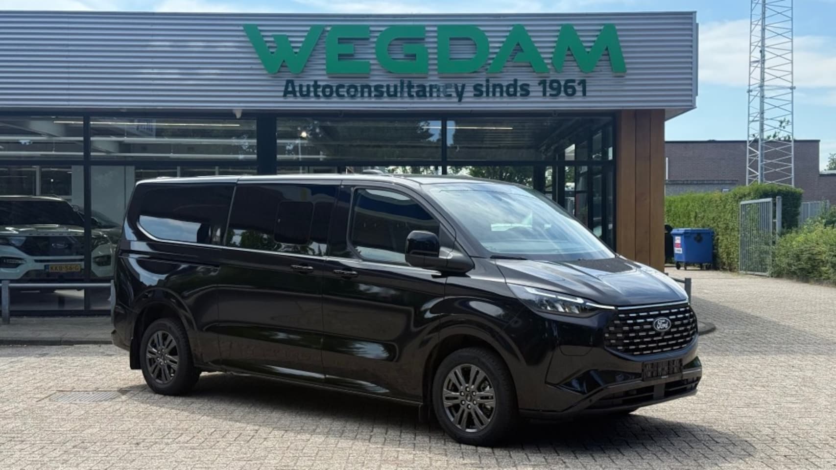 Ford Tourneo Custom - 340 2.5 PHEV L2 TITANIUM/Trekhaak/9p/Leder € 45.580 EX btw - AutoWereld.nl