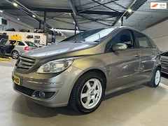 Mercedes-Benz B-klasse - B-klasse 200/Dealer onderhouden/Apk nieuw bij aflevering