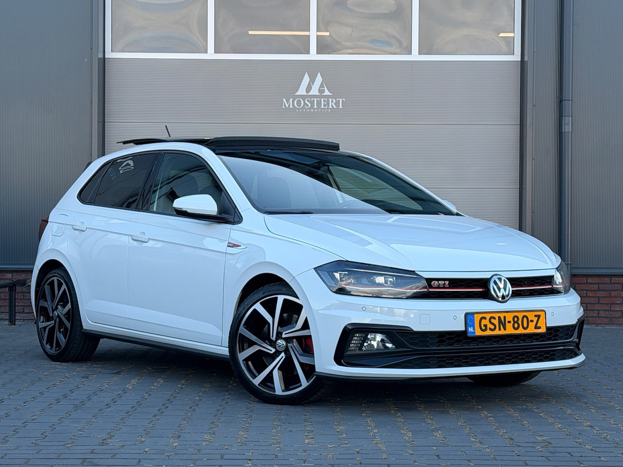 Volkswagen Polo - 2.0 TSI GTI/200pk|Pano|Automaat|Stoelverw.|Adaptive cruis|Virtual cockpit|Parkeer sensoren - AutoWereld.nl