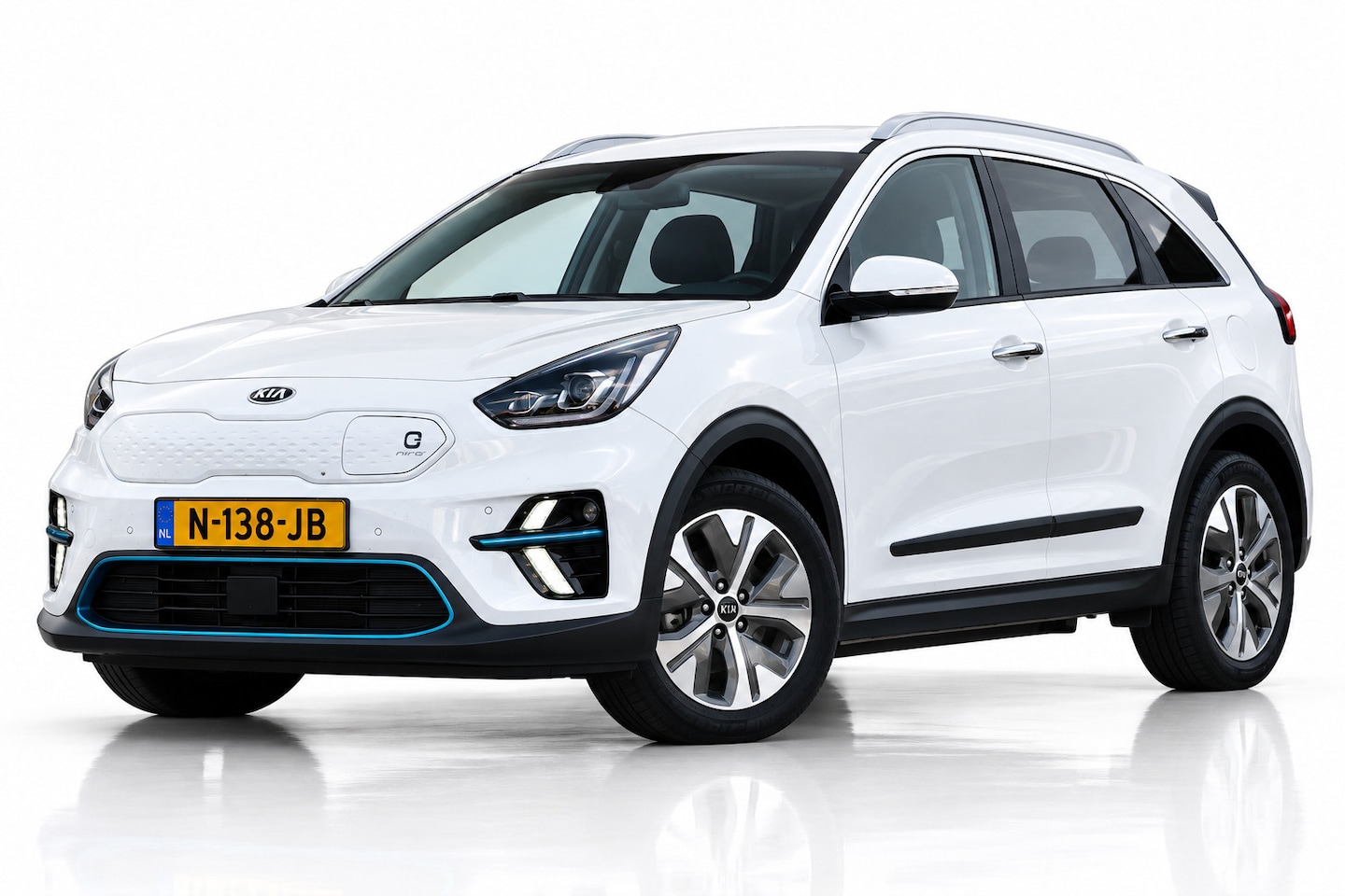 Kia e-Niro - DynamicPlusLine 64 kWh | SOH 97,5% | NAP | STOELVERWARMING | CAMERA | SCHUIFKANTELDAK - AutoWereld.nl