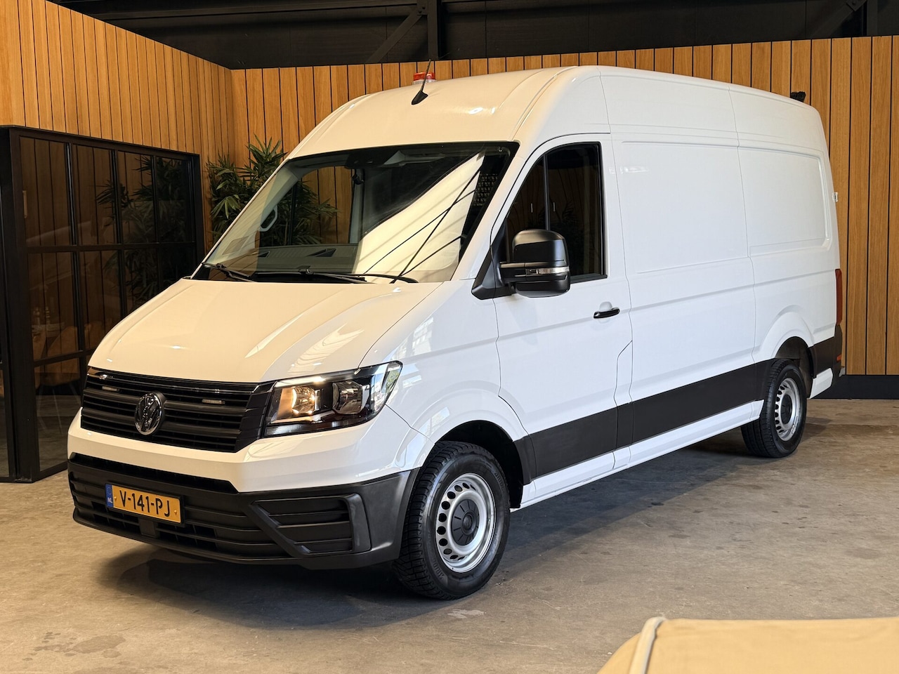 Volkswagen Crafter - 35 2.0 TDI L3H2 Comfortline 35 2.0 TDI L3H2 Comfortline - AutoWereld.nl