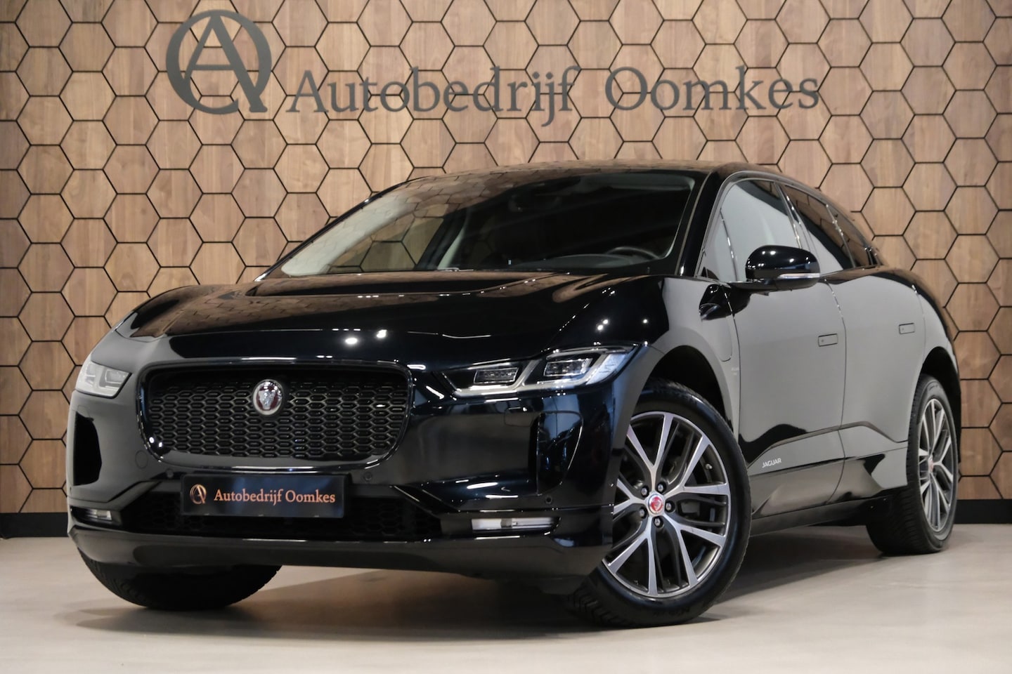 Jaguar I-PACE - EV400 SE 90 kWh *PANORAMADAK* |51.317km UNIEK| Leder/Stoelverwarming/ALL-Season - AutoWereld.nl