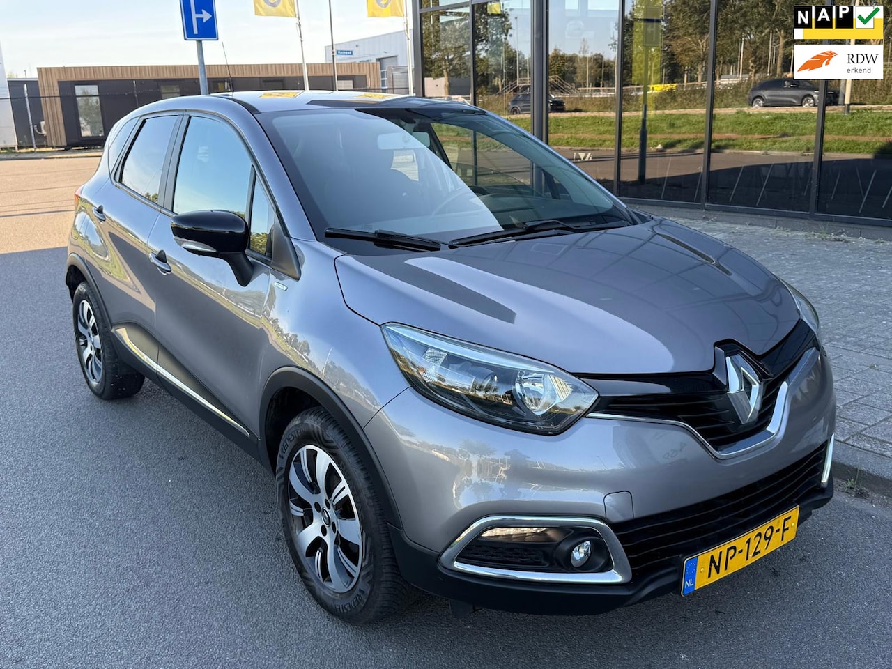 Renault Captur - 0.9 TCe Limited/Navi/bluetooth/airco/Cruise/trekhaak - AutoWereld.nl