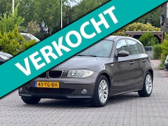 BMW 1-serie - 118i High Executive | APK 19-08-2027 | Automaat | Leder stoelen | Parkeersensoren | Airco